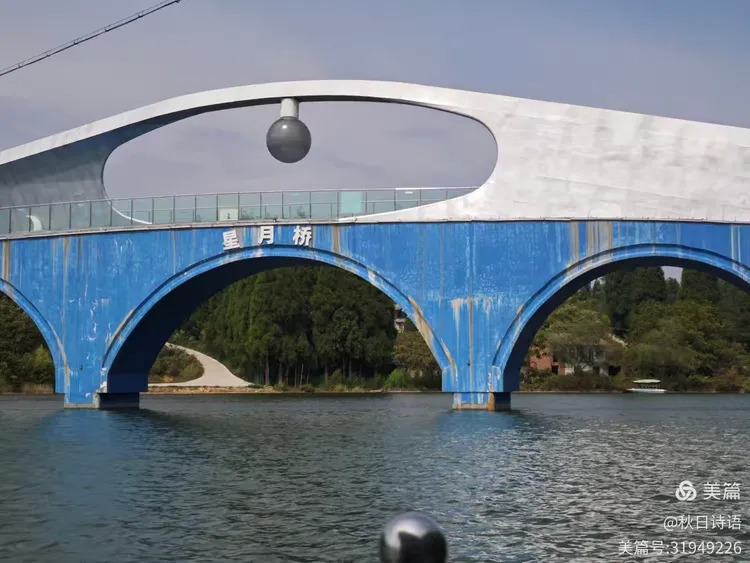 游石柱黄水镇月亮湖